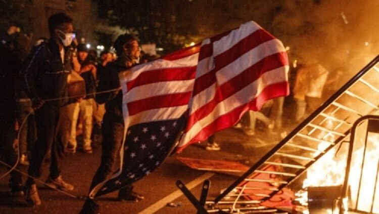 feu brule drapeau usa