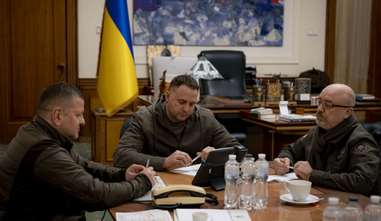 Zelensky, le général Zaluzhny le général Syrsky.