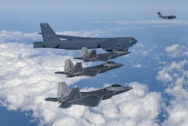 B-52H, chasseur furtif F-22 et C-17