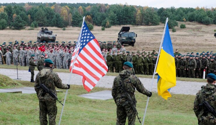 drapeau ukraine usa soldats
