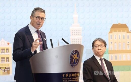 Anders Fogh Rasmussen (à gauche) et  Tsai Ming-yen