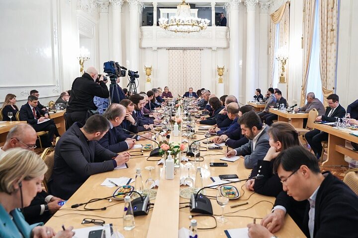 lavrov recoit journalistes février 2023