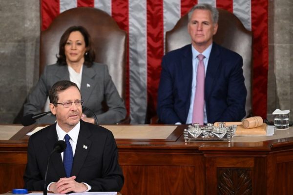 Cliquer pour agrandir Isaac Herzog
