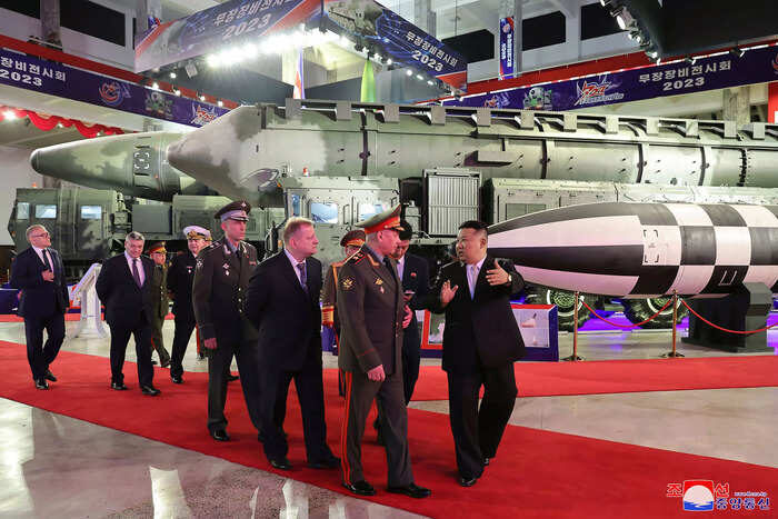 Kim Jong Un et  Sergey Shoigu