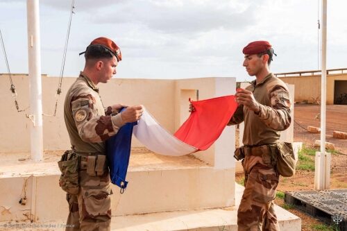 drapeau franâis plié