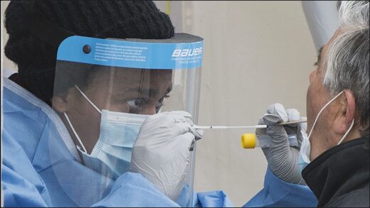 Cliquer pour agrandir agent de la santé prélèvement covid