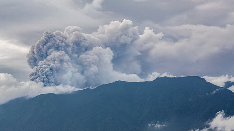 volcan marapi indonésie
