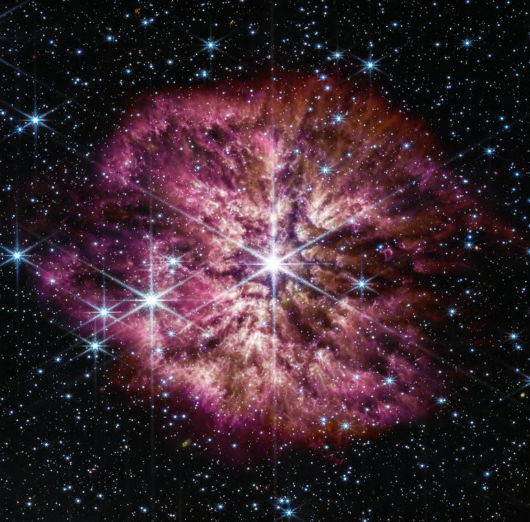 WR-14, une étoile sur le point de se transformer en supernova