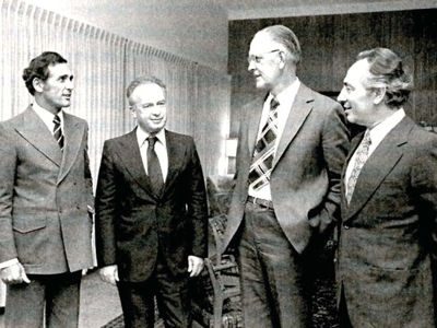 Eschel Rhoodie et Yitzhak Rabin et Henrik van den Bergh et Shimon Peres