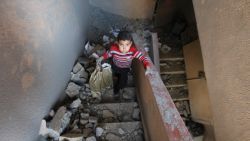 Gaza - child in stairs