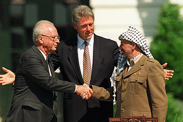 Yitzhak Rabin, Bill Clinton et Yasser Arafat, 
