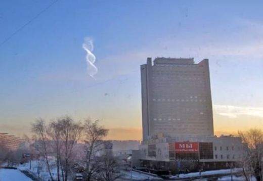 Nuage en forme d’ADN photographié à Moscou en décembre 2012