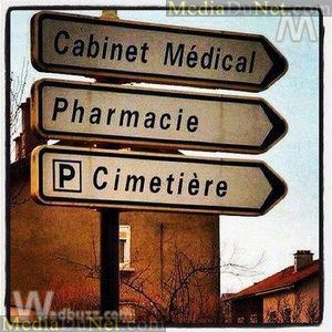 Panneaux de signalisation : cabinet médicale, pharmacie, cimetière