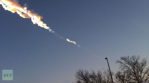 Traces dans le ciel du météore explosion 15.02.2013 Oural, Russie