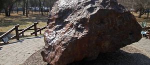 Cliquer pour agrandir La météorite d'el Chaco, tombée sur Terre il y a plus de 4 000 ans, pèse plus de 37 tonnes.