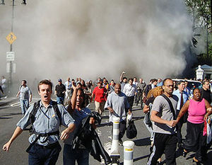 Les événements du 11 septembre ont traumatisé le public américain. L’administration Bush a exploité cette peur et continue à le faire.