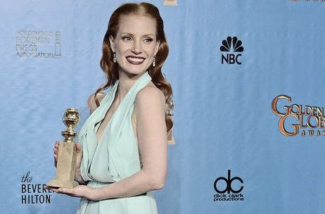 Jessica Chastain reçoit le Golden Globe Award pour son interprétation dans Zero Dark Thirty