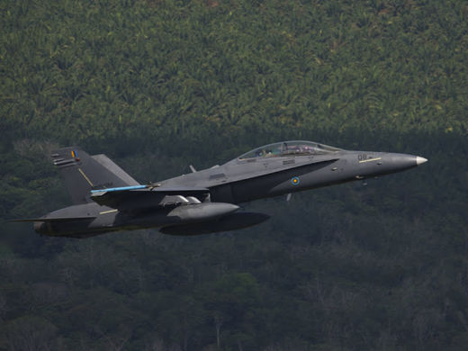 Malaysia_AIR_F-18D_La Malaisie a appelé l'assistance aérienne et l'armée pour confronter une bizarre invasion terroriste dans son état oriental de Sabah