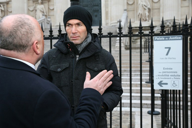 Zinédine Zidane, le 24 janvier 2013 devant le palais de justice de Paris.