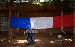 Drapeau français au Mali