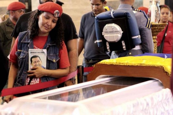 Chavez, foule et cercueil