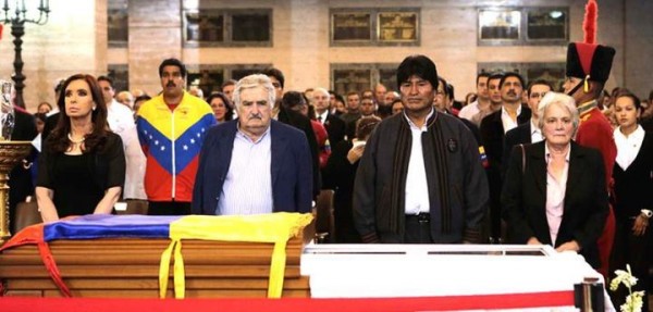 6 mars 2013 : Trois présidents sud-américains Argentine,Uruguay,Bolivie, se précipitent à Caracas pour rendre un dernier hommage à Hugo Chavez, avant même son enterrement