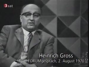 Le docteur nazi Heinrich Gross lors d'un débat télévisé d'après-guerre en tant qu'« expert » en psychopathologie