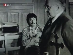Le Docteur nazi Heinrich Gross déclarant des accusés psychopathes devant la cour