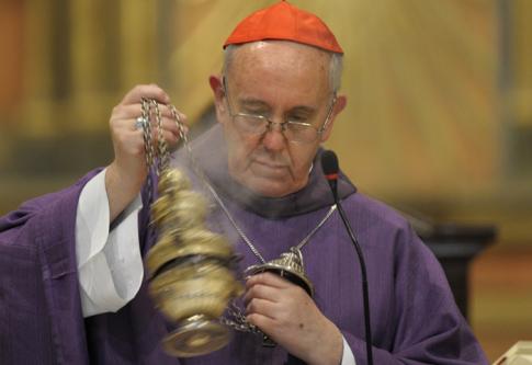 Jorge Bergoglio célébrant la messe du mercredi des Cendres dans la cathédrale métropolitaine de Buenos Aires, le 13 février 2013