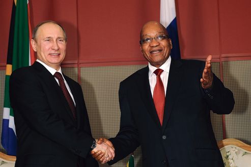 Le président russe, Vladimir Poutine, et son homologue sud-africain, Jacob Zuma au sommet de Durban, en Afrique du Sud. 