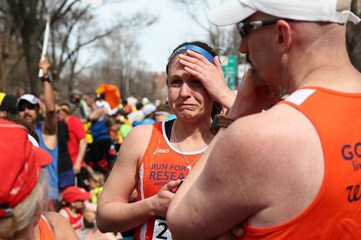 Coureurs du marathon après l'explosion à Boston