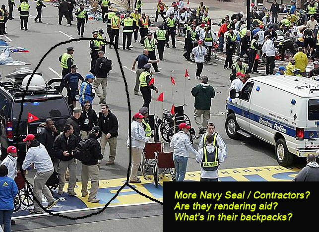 Attentats de Boston_Après les explosions, les deux hommes ont rapidement reçu du renfort. Légende : « D’autres Navy Seal/contractors ? Est-ce qu’ils fournissent de l’aide ? Qu’y a-t-il dans leurs sacs à dos ? »