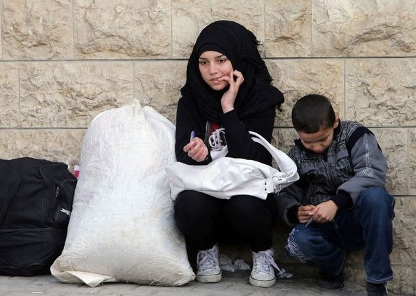 Jeunes palestiniens chassés du camp de Yarmouk en Syrie
