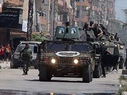 Des soldats de l’armée libanaise se déploient le long d’une ligne de démarcation dans Tripoli 