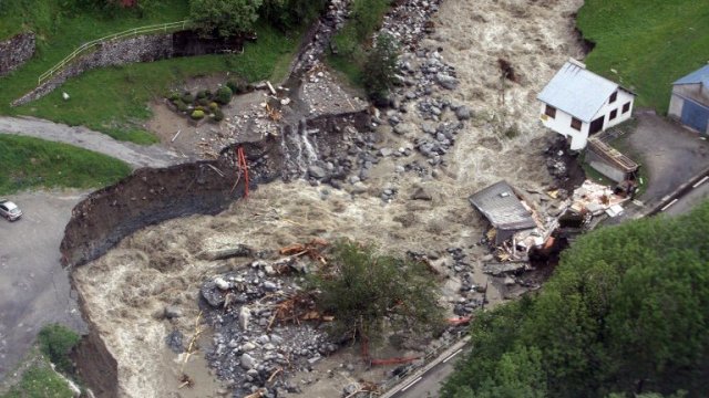 Barèges dévastée par les inondations et glissements de terrain, France, 19.06.2013