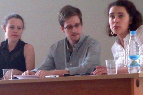 Edward Snowden pendant un réunion d’activistes des droits de l’Homme organisé dans un aéroport de Moscou, le 12 juillet 2013.