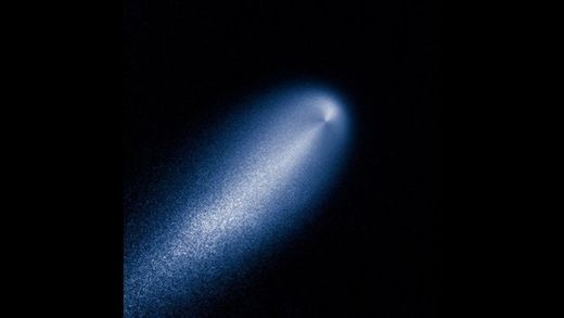 La première image détaillée de la comète ISOn avec sa chevelure et sa queue a été prise mi-avril par Hubble