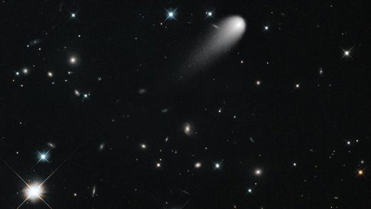 Le célèbre télescope spatial fournit une nouvelle image de la comète dans son environnement spatial le 30 avril.