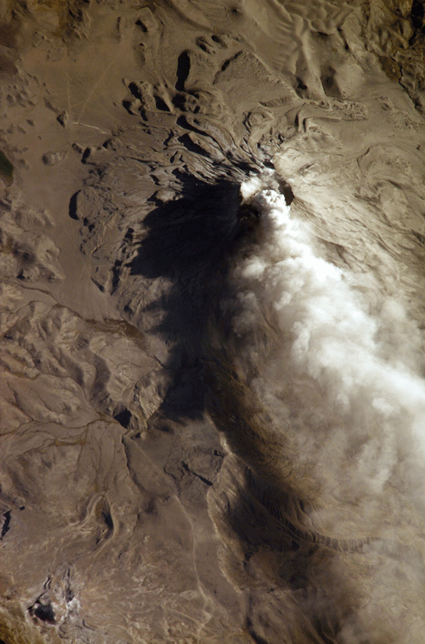 L’éruption de l’Ubinas en 2006 vue depuis l’ISS