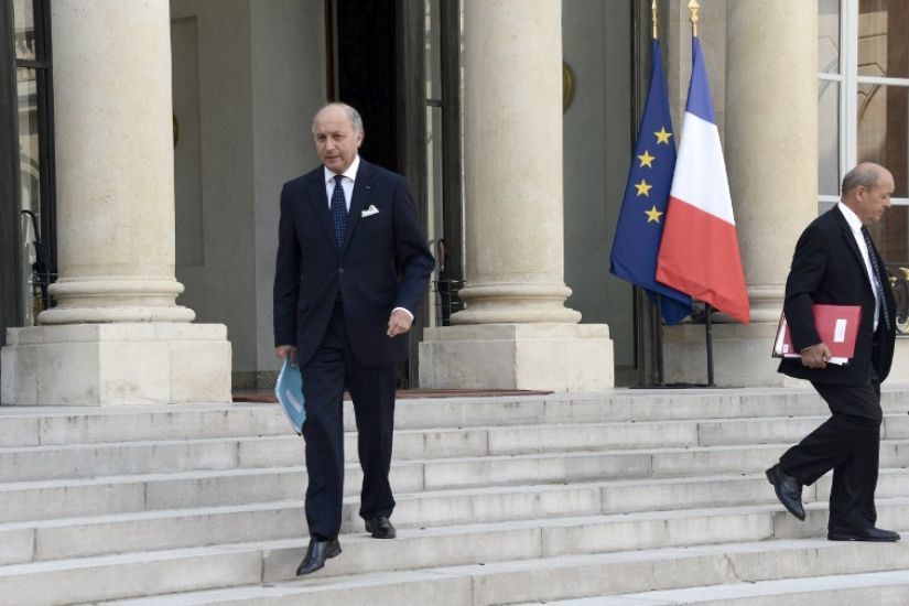 Laurent Fabius et Jean-Yves Le Drian à la sortie du Conseil de défense sur la Syrie, le 28 août à l'Elysée. 