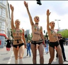 Femen Salut Nazi