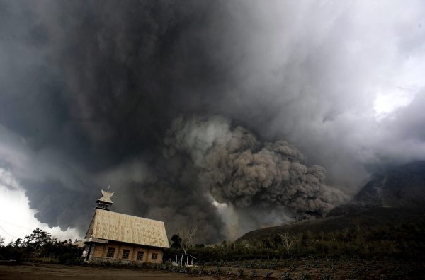 Volcan Sinabung Indonésie éruption