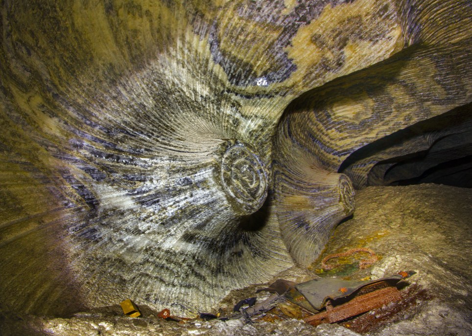 motifs psychédéliques grottes souterraines Oural7