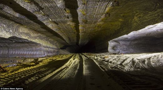 motifs psychédéliques grottes souterraines Oural8