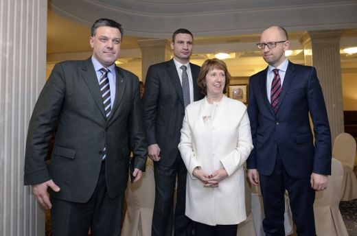 Catherine Ashton, au nom de l’UE, a rencontré l’opposition ukrainienne. A gauche, Oleh Tyahnybok le député du parti néo-nazi Svoboda. 