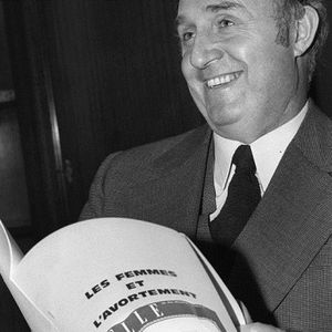 Cliquer pour agrandir Lucien Neurwirth (1924-2013), ami proche de Pierre Simon et père de la loi sur la contraception orale