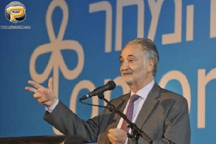 Jacques Attali à la tribune du colloque The Israeli Presidential Conference – Facing Tomorrow (2012). 