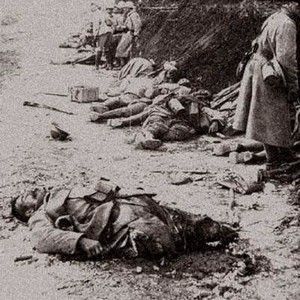 Image de la Première Guerre mondiale. Les soldats blessés et les restes de ceux qui n'ont pas eu de « chance » partageant le même espace.
